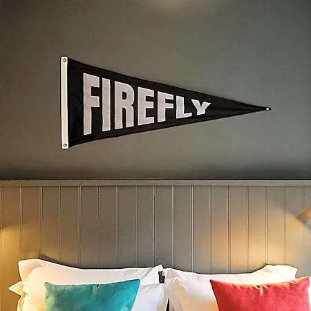 Firefly Carrolls מלון *