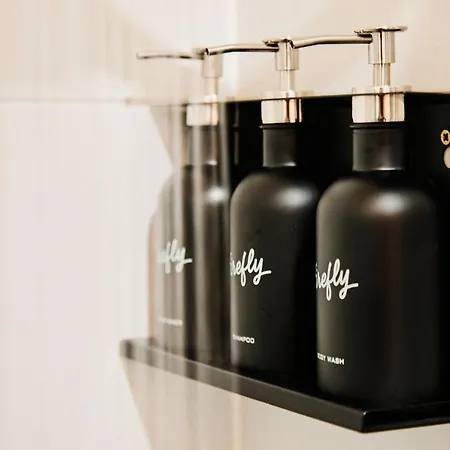 Firefly Carrolls מלון *