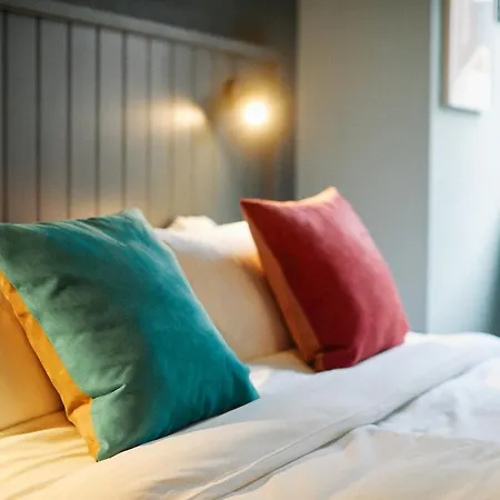 Hotel Firefly *