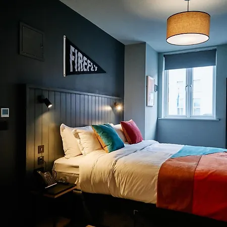 Firefly Hotel *